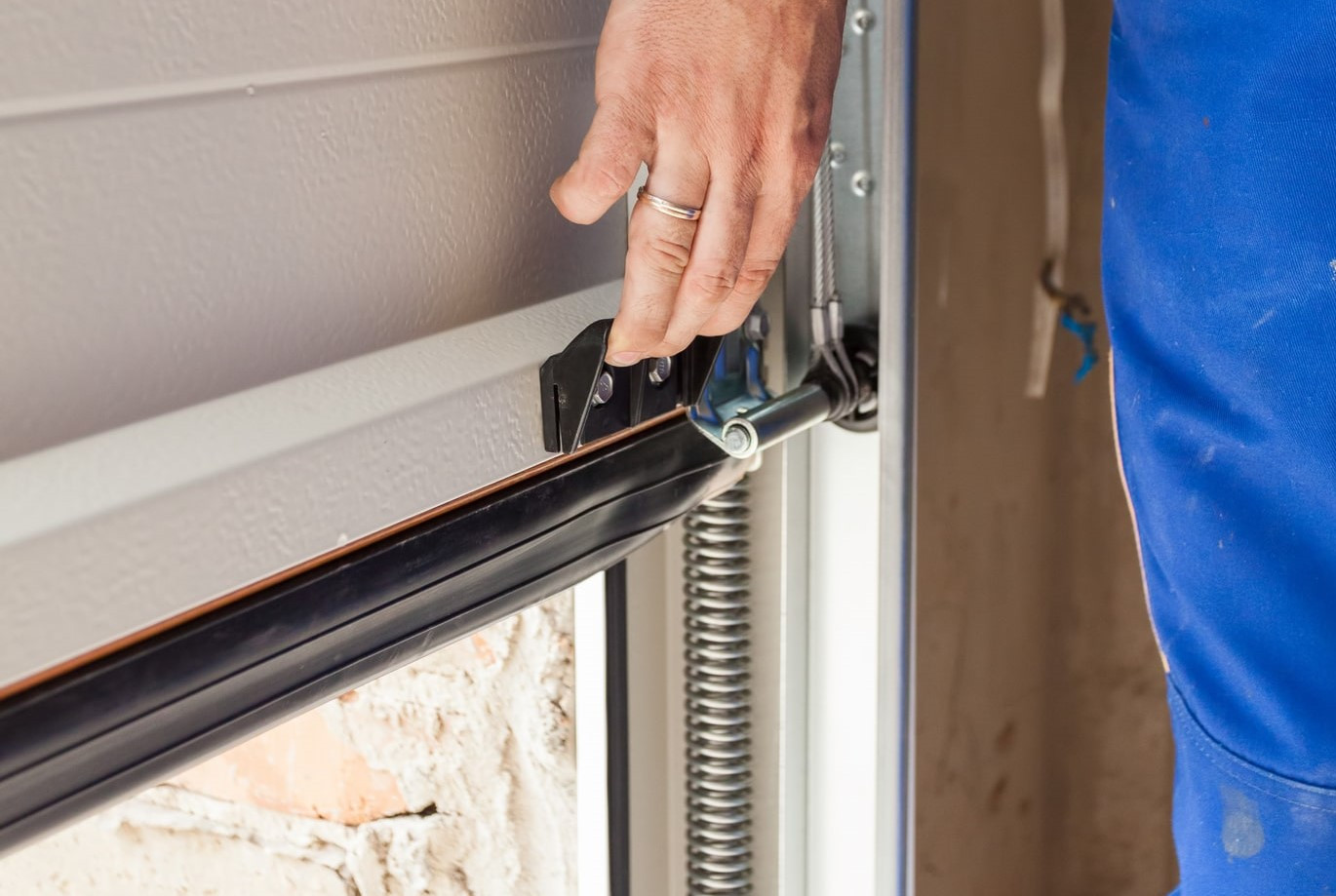 professional overhead door solutions Image